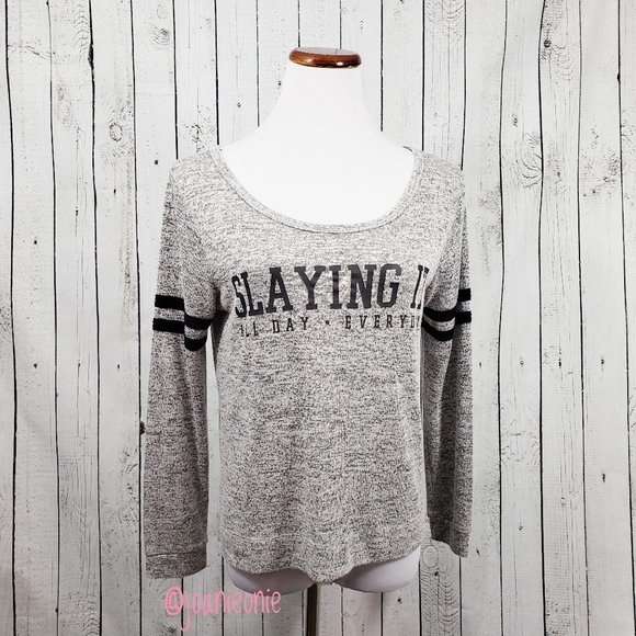 Tops - xx Graphic Top SLAYING IT Preppy Grey Sz M NWOT